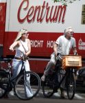 Amsterdam 18 juli 2024
Victor Reinier en zijn vriend op terras en ndaarna fietsend naar zijn huis in Amsterdam zuid..