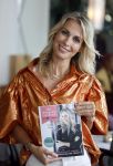 Laren 2 juli 2024
Boekpresentatie Vivian Reijs . oa aanwezig Leontine Ruiters Anouk de Mol Anouk Smulders Merel v Carlsburg .
Ook haar dochter Day Ewbank moeder Meddy Clous en broer Bobby Clous waren aanwezig.