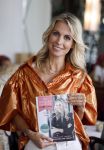 Laren 2 juli 2024
Boekpresentatie Vivian Reijs . oa aanwezig Leontine Ruiters Anouk de Mol Anouk Smulders Merel v Carlsburg .
Ook haar dochter Day Ewbank moeder Meddy Clous en broer Bobby Clous waren aanwezig.