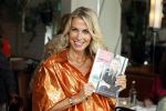Laren 2 juli 2024
Boekpresentatie Vivian Reijs . oa aanwezig Leontine Ruiters Anouk de Mol Anouk Smulders Merel v Carlsburg .
Ook haar dochter Day Ewbank moeder Meddy Clous en broer Bobby Clous waren aanwezig.