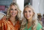 Laren 2 juli 2024
Boekpresentatie Vivian Reijs . oa aanwezig Leontine Ruiters Anouk de Mol Anouk Smulders Merel v Carlsburg .
Ook haar dochter Day Ewbank moeder Meddy Clous en broer Bobby Clous waren aanwezig.