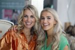Laren 2 juli 2024
Boekpresentatie Vivian Reijs . oa aanwezig Leontine Ruiters Anouk de Mol Anouk Smulders Merel v Carlsburg .
Ook haar dochter Day Ewbank moeder Meddy Clous en broer Bobby Clous waren aanwezig.