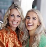 Laren 2 juli 2024
Boekpresentatie Vivian Reijs . oa aanwezig Leontine Ruiters Anouk de Mol Anouk Smulders Merel v Carlsburg .
Ook haar dochter Day Ewbank moeder Meddy Clous en broer Bobby Clous waren aanwezig.