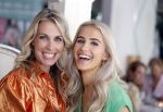Laren 2 juli 2024
Boekpresentatie Vivian Reijs . oa aanwezig Leontine Ruiters Anouk de Mol Anouk Smulders Merel v Carlsburg .
Ook haar dochter Day Ewbank moeder Meddy Clous en broer Bobby Clous waren aanwezig.