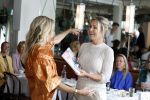 Laren 2 juli 2024
Boekpresentatie Vivian Reijs . oa aanwezig Leontine Ruiters Anouk de Mol Anouk Smulders Merel v Carlsburg .
Ook haar dochter Day Ewbank moeder Meddy Clous en broer Bobby Clous waren aanwezig.