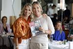 Laren 2 juli 2024
Boekpresentatie Vivian Reijs . oa aanwezig Leontine Ruiters Anouk de Mol Anouk Smulders Merel v Carlsburg .
Ook haar dochter Day Ewbank moeder Meddy Clous en broer Bobby Clous waren aanwezig.