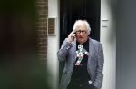 Amsterdam 1 juli 2024
Youp van t Hek bij zijn nieuwe huis wat momenteel verbouwd wordt.