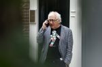 Amsterdam 1 juli 2024
Youp van t Hek bij zijn nieuwe huis wat momenteel verbouwd wordt.