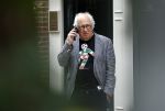 Amsterdam 1 juli 2024
Youp van t Hek bij zijn nieuwe huis wat momenteel verbouwd wordt.