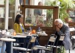 Amsterdam 1 juli 2024
Youp van t Hek en zijn vrouw Debby Petter op terras en op de fiets in Amsterdam zuid. Ze zijn beide druk op hun telefoon.