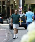 Amsterdam 15 juli 225
Alex Klaassen bellend en wandelend op straat in Amsterdam.