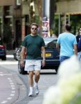 Amsterdam 15 juli 225
Alex Klaassen bellend en wandelend op straat in Amsterdam.