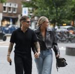 Amsterdam 26 juni 2025
Andre Hazes hand in hand met zijn nieuwe vriendin Noa Braaf op de beethovenstraat.