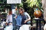 Amsterdam 11 juli 2025
Annemieke Verdoorn nmet een vriendin op de cornelis schuytstraat.