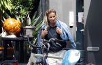 Amsterdam 11 juli 2025
Annemieke Verdoorn nmet een vriendin op de cornelis schuytstraat.