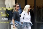 Amsterdam 11 juli 2025
Annemieke Verdoorn nmet een vriendin op de cornelis schuytstraat.