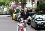 Amsterdam 18 juli 2025
Kunstenaar Bram Reijnders op de fiets in Amsterdam zuid.
