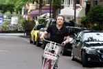 Amsterdam 18 juli 2025
Kunstenaar Bram Reijnders op de fiets in Amsterdam zuid.