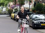 Amsterdam 18 juli 2025
Kunstenaar Bram Reijnders op de fiets in Amsterdam zuid.