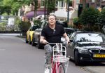 Amsterdam 18 juli 2025
Kunstenaar Bram Reijnders op de fiets in Amsterdam zuid.