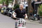 Amsterdam 18 juli 2025
Kunstenaar Bram Reijnders op de fiets in Amsterdam zuid.