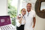 Amsterdam 10 juli 2025
Presentatie Bioteq Vitality van Connie Witteman bij haar thuis . Connie Witteman met zakenpartner Bob Reiche