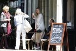 Amsterdam 17 juli 2025
Johnny van t Schip en Danielle  Zwanikken op terras en op straat in het centrum van Amsterdam.