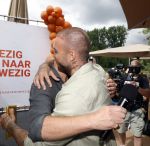 Amsterdam 13 juli 2025
Presentatie boek Dave Roelvink bij restaurant de Bosbaan . Aanwezig oa zijn vriendin Marijn Kuipers vader Dries Roelvink Honoria Roelvink Donny Roelvink en zijn moeder Lucienne Kenter.
Arold Langeveld