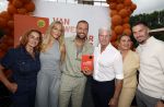 Amsterdam 13 juli 2025
Presentatie boek Dave Roelvink bij restaurant de Bosbaan . Aanwezig oa zijn vriendin Marijn Kuipers vader Dries Roelvink Honoria Roelvink Donny Roelvink en zijn moeder Lucienne Kenter.