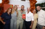 Amsterdam 13 juli 2025
Presentatie boek Dave Roelvink bij restaurant de Bosbaan . Aanwezig oa zijn vriendin Marijn Kuipers vader Dries Roelvink Honoria Roelvink Donny Roelvink en zijn moeder Lucienne Kenter.