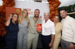 Amsterdam 13 juli 2025
Presentatie boek Dave Roelvink bij restaurant de Bosbaan . Aanwezig oa zijn vriendin Marijn Kuipers vader Dries Roelvink Honoria Roelvink Donny Roelvink en zijn moeder Lucienne Kenter.