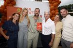 Amsterdam 13 juli 2025
Presentatie boek Dave Roelvink bij restaurant de Bosbaan . Aanwezig oa zijn vriendin Marijn Kuipers vader Dries Roelvink Honoria Roelvink Donny Roelvink en zijn moeder Lucienne Kenter.