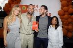 Amsterdam 13 juli 2025
Presentatie boek Dave Roelvink bij restaurant de Bosbaan . Aanwezig oa zijn vriendin Marijn Kuipers vader Dries Roelvink Honoria Roelvink Donny Roelvink en zijn moeder Lucienne Kenter.
Dave Roelvink en Jaap Hulsmann en partners