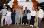Amsterdam 13 juli 2025
Presentatie boek Dave Roelvink bij restaurant de Bosbaan . Aanwezig oa zijn vriendin Marijn Kuipers vader Dries Roelvink Honoria Roelvink Donny Roelvink en zijn moeder Lucienne Kenter.
Dave Roelvink en Jaap Hulsmann en partners
