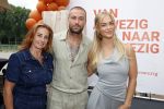 Amsterdam 13 juli 2025
Presentatie boek Dave Roelvink bij restaurant de Bosbaan . Aanwezig oa zijn vriendin Marijn Kuipers vader Dries Roelvink Honoria Roelvink Donny Roelvink en zijn moeder Lucienne Kenter.