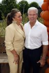 Amsterdam 13 juli 2025
Presentatie boek Dave Roelvink bij restaurant de Bosbaan . Aanwezig oa zijn vriendin Marijn Kuipers vader Dries Roelvink Honoria Roelvink Donny Roelvink en zijn moeder Lucienne Kenter.