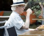 Amsterdam 1 juli 2025
Eddy Habbema met zijn vrouw op terras.