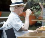 Amsterdam 1 juli 2025
Eddy Habbema met zijn vrouw op terras.