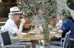 Amsterdam 1 juli 2025
Eddy Habbema met zijn vrouw op terras.