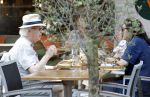 Amsterdam 1 juli 2025
Eddy Habbema met zijn vrouw op terras.