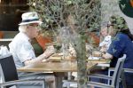 Amsterdam 1 juli 2025
Eddy Habbema met zijn vrouw op terras.