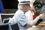 Amsterdam 1 juli 2025
Eddy Habbema met zijn vrouw op terras.