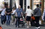 Amsterdam 15 juli 2025
Hugo Metsers achter de rollator in Amsterdam zuid.