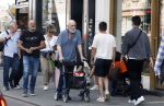 Amsterdam 15 juli 2025
Hugo Metsers achter de rollator in Amsterdam zuid.