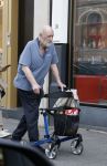 Amsterdam 15 juli 2025
Hugo Metsers achter de rollator in Amsterdam zuid.