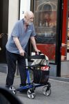 Amsterdam 15 juli 2025
Hugo Metsers achter de rollator in Amsterdam zuid.