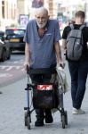 Amsterdam 15 juli 2025
Hugo Metsers achter de rollator in Amsterdam zuid.