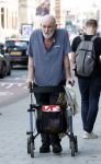 Amsterdam 15 juli 2025
Hugo Metsers achter de rollator in Amsterdam zuid.