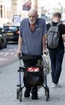 Amsterdam 15 juli 2025
Hugo Metsers achter de rollator in Amsterdam zuid.