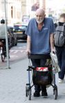 Amsterdam 15 juli 2025
Hugo Metsers achter de rollator in Amsterdam zuid.